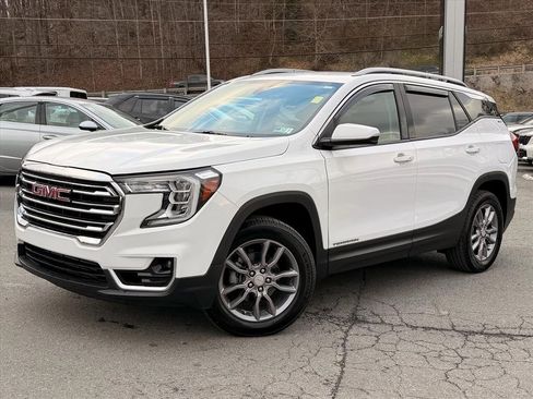 Used 2024 GMC Terrain SLT image 2