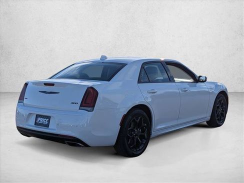 Used 2022 Chrysler 300 Touring L w/ Popular Equipment Group image 5