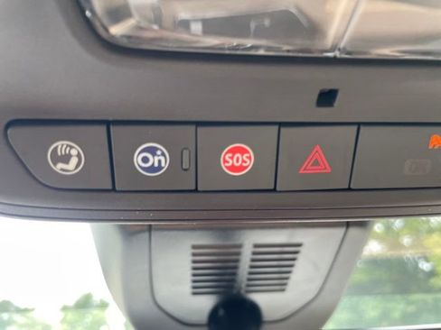 Used 2025 Chevrolet Equinox ACTIV w/ Safety and Technology Package FWD image 31
