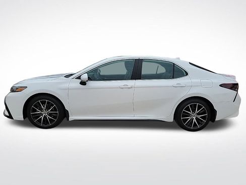 Used 2023 Toyota Camry SE w/ Cold Weather Package image 2