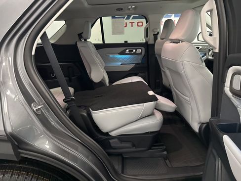 New 2026 Ford Explorer Platinum image 38