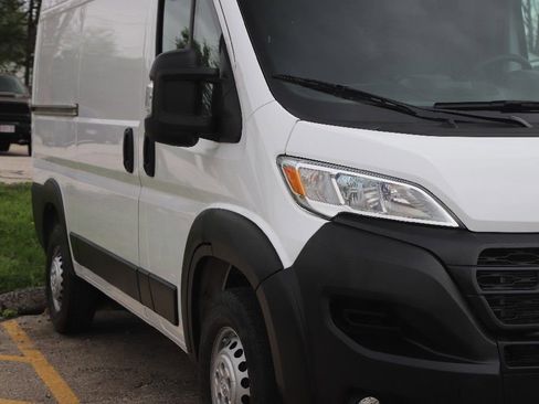 Used 2025 RAM ProMaster 2500 w/ Convenience Group FWD image 17