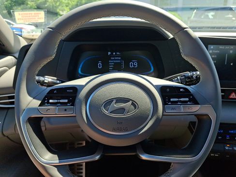 Certified 2025 Hyundai Elantra Sport FWD image 18