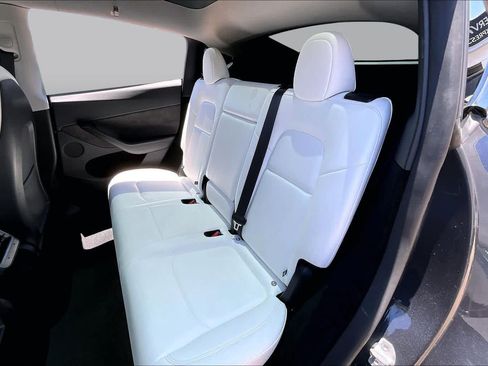 Used 2024 Tesla Model Y 2WD image 19