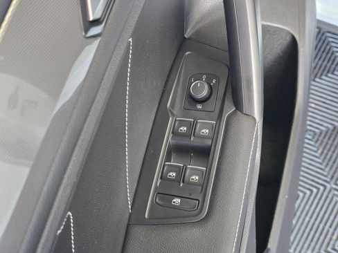 Used 2023 Volkswagen Tiguan SE w/ Panoramic Sunroof Package AWD/4WD image 22