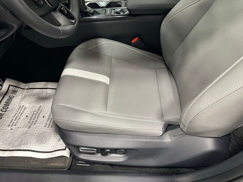 Used 2025 Toyota Camry SE w/ Convenience Package FWD image 13