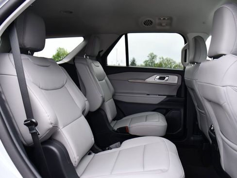 Used 2026 Ford Explorer Active AWD/4WD image 7