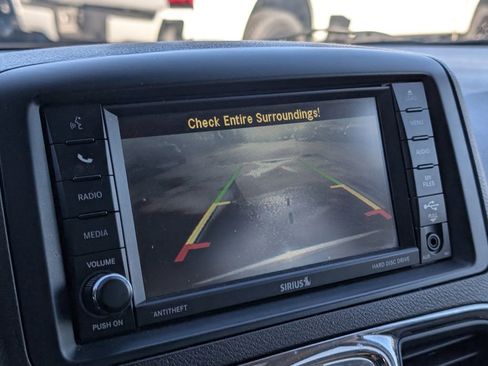 Used 2016 Chrysler Town & Country Touring image 20