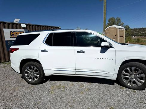Used 2019 Chevrolet Traverse Premier w/ LPO, Black Accent Package image 3