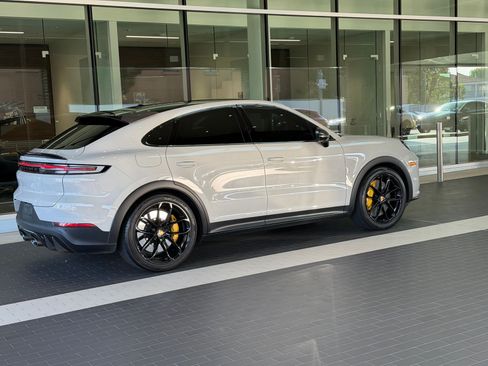 Certified 2024 Porsche Cayenne Turbo GT AWD/4WD image 7