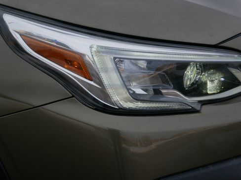 Used 2022 Subaru Outback Limited image 16