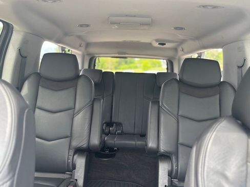 Used 2020 Cadillac Escalade ESV Premium Luxury AWD/4WD image 30