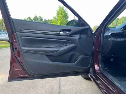 Used 2024 Nissan Altima 2.5 SV image 11