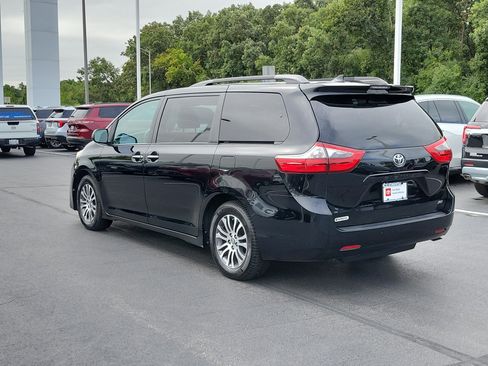 Certified 2020 Toyota Sienna XLE FWD image 4