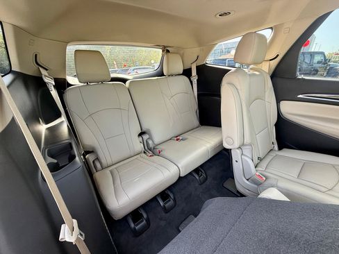 Used 2019 Buick Enclave Premium w/ Experience Buick Package FWD image 18