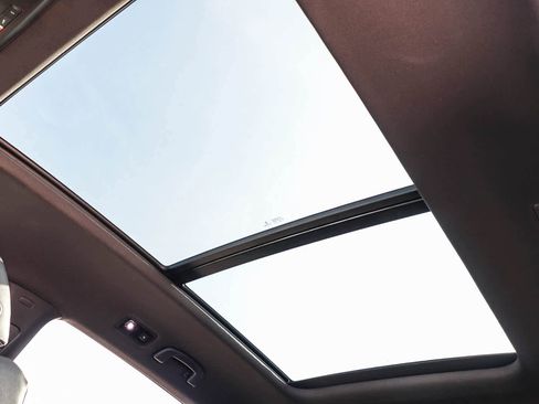 Used 2021 Volkswagen Atlas Cross Sport SE w/ Panoramic Sunroof Package image 26