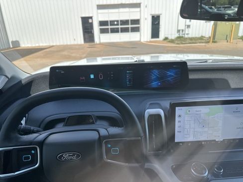 Used 2025 Ford Expedition Active AWD/4WD image 22