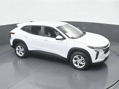 Used 2025 Chevrolet Trax LS w/ LS Convenience Package FWD image 52