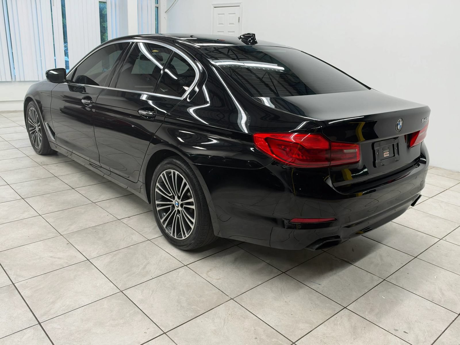 Used 2017 BMW 540i RWD image 7