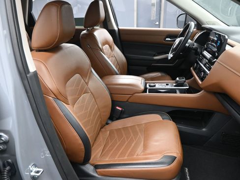 Certified 2023 Nissan Pathfinder Platinum w/ Cargo Package image 16