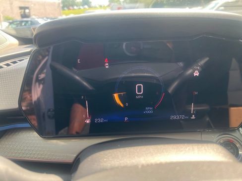 Used 2025 Chevrolet Trax LT w/ LT Convenience Package FWD image 3