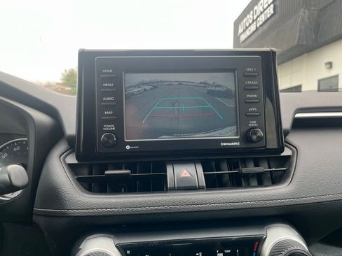 Used 2020 Toyota RAV4 LE AWD/4WD image 20