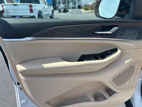 Used 2024 Jeep Grand Cherokee Limited image 36