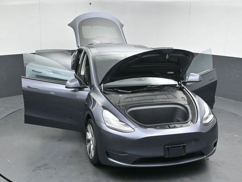 Used 2023 Tesla Model Y Long Range image 50