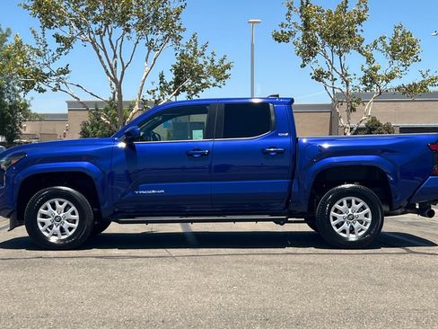 Certified 2025 Toyota Tacoma SR5 AWD/4WD image 9