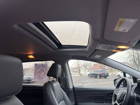 Certified 2024 Honda Odyssey EX-L image 19