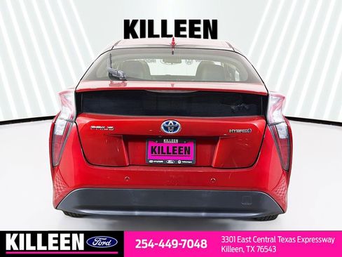 Used 2018 Toyota Prius Three w/ Advanced Technology Package image 7