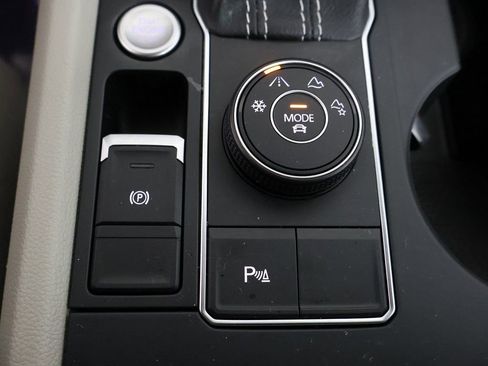 Used 2021 Volkswagen Atlas SE w/ Panoramic Sunroof Package image 4