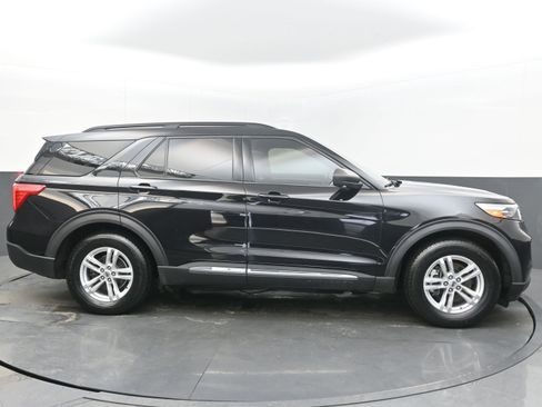 Used 2020 Ford Explorer XLT w/ Class III Trailer Tow Package image 10