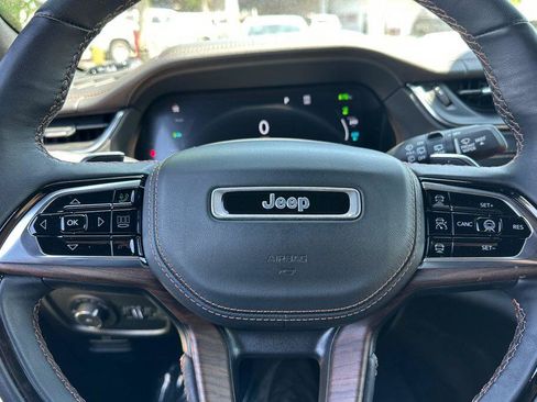 Used 2023 Jeep Grand Cherokee Summit w/ Advanced Protech Group IV AWD/4WD image 24