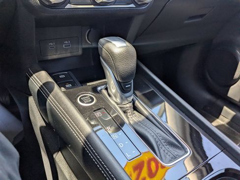 Used 2024 Nissan Kicks SV FWD image 18
