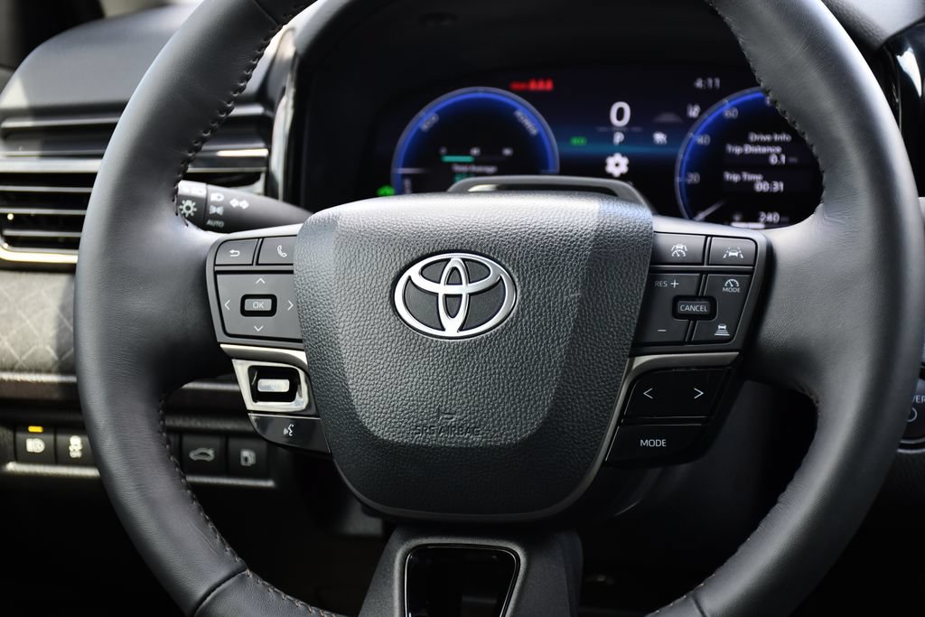 Used 2025 Toyota Camry XLE w/ Premium Plus Package FWD image 28