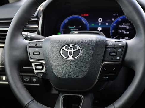 Used 2025 Toyota Camry XLE w/ Premium Plus Package FWD image 28