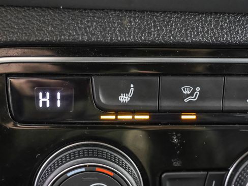 Certified 2022 Volkswagen Atlas SE w/ Panoramic Sunroof Package image 10