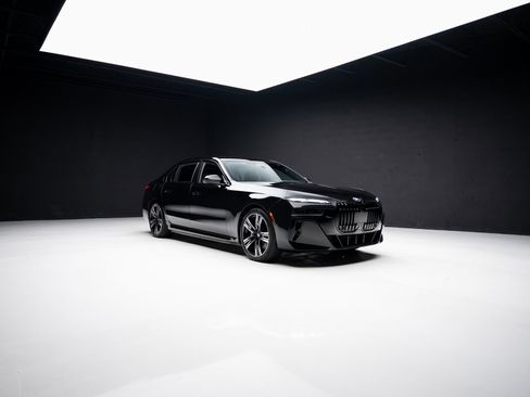 Used 2023 BMW i7 xDrive60 w/ Executive Package 2 image 86