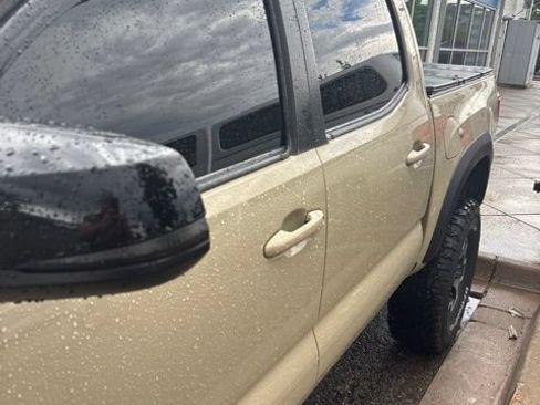 Used 2019 Toyota Tacoma TRD Off-Road w/ Technology Package AWD/4WD image 9