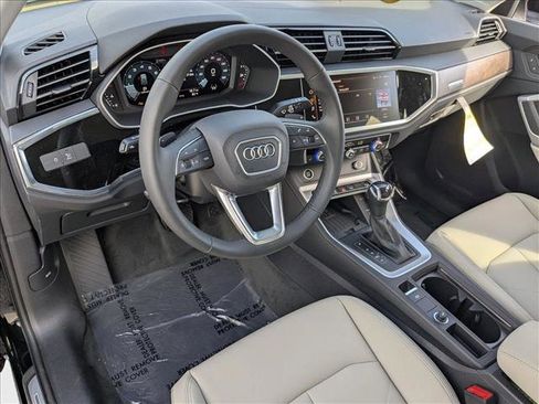 New 2025 Audi Q3 2.0T Premium image 3