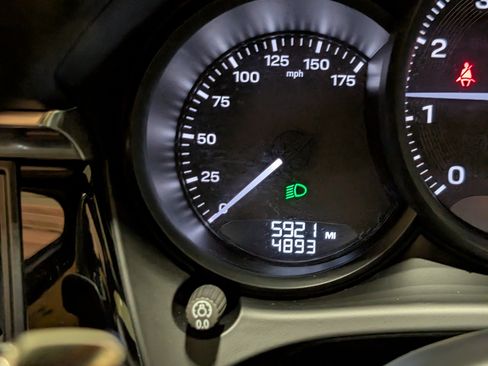 Used 2025 Porsche Macan image 34