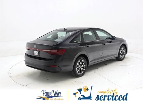 Used 2025 Volkswagen Jetta S image 4