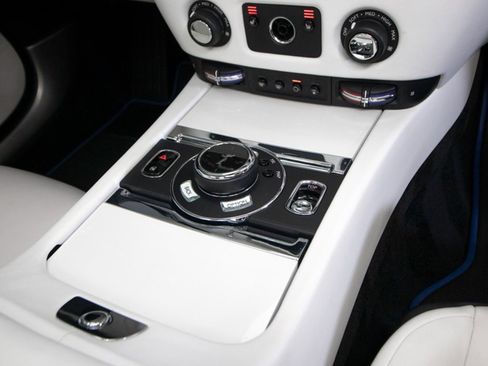 Used 2017 Rolls-Royce Dawn image 60