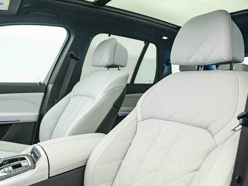Used 2026 BMW X5 sDrive40i w/ Climate Comfort Package image 19