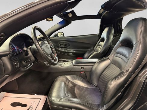 Used 2004 Chevrolet Corvette Coupe w/ Preferred Equipment Group RWD image 15
