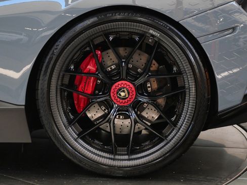 Used 2022 Lamborghini Huracan STO RWD image 11