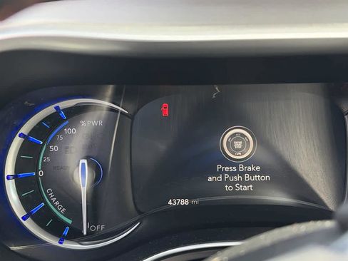 Used 2024 Chrysler Pacifica Pinnacle FWD image 6