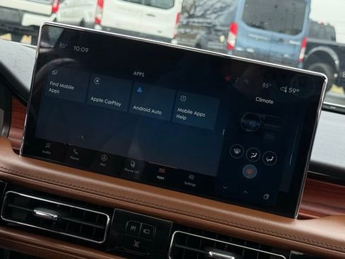 Used 2022 Lincoln Nautilus Reserve w/ Luxury Package image 24