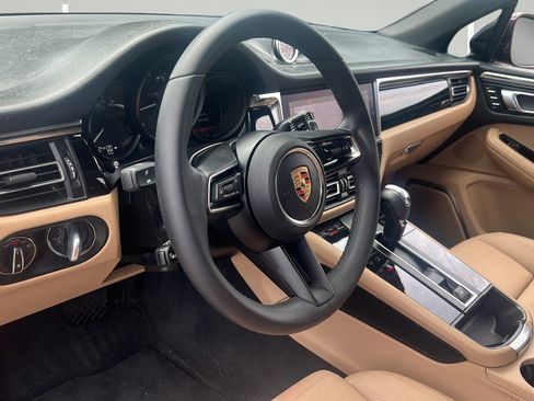 Certified 2023 Porsche Macan AWD/4WD image 4